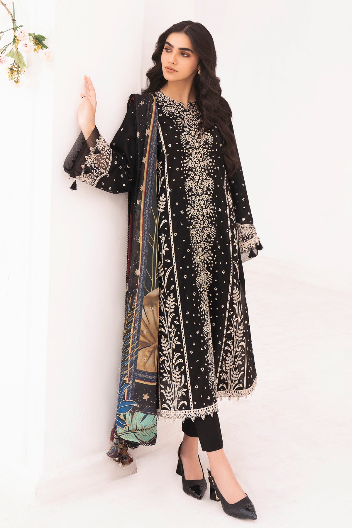 EFS Embroidered Lawn USE-9018