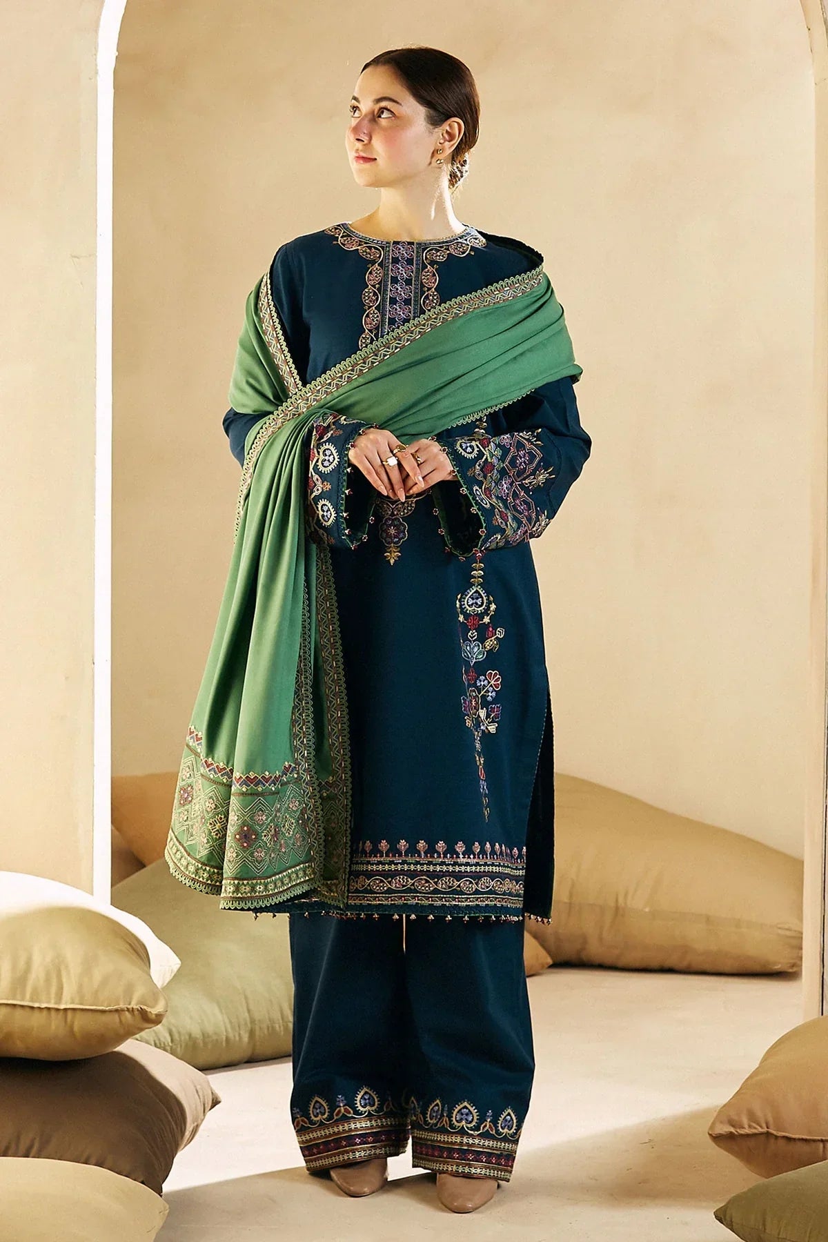 EFS VL669 Embroidered lawn  Suit with Heavy Embroidered bamber chiffon dupata