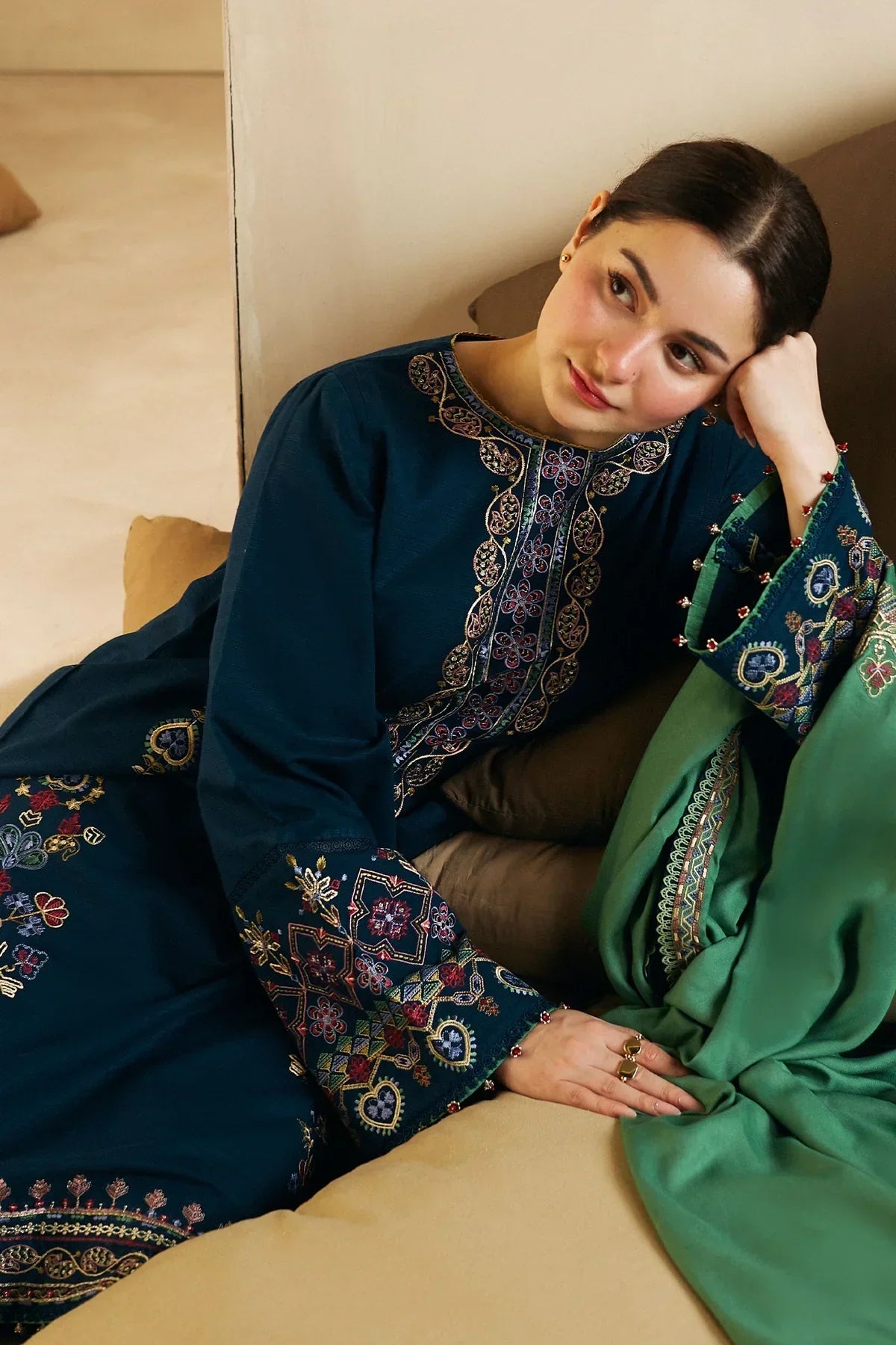 EFS VL669 Embroidered lawn  Suit with Heavy Embroidered bamber chiffon dupata